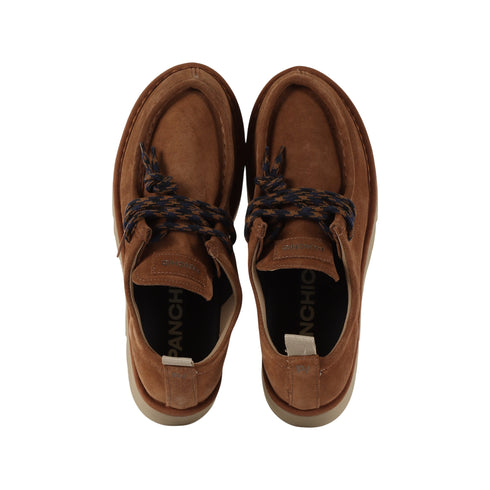 Scarpa Uomo strinagata, con cuciture in rilievo e lacci